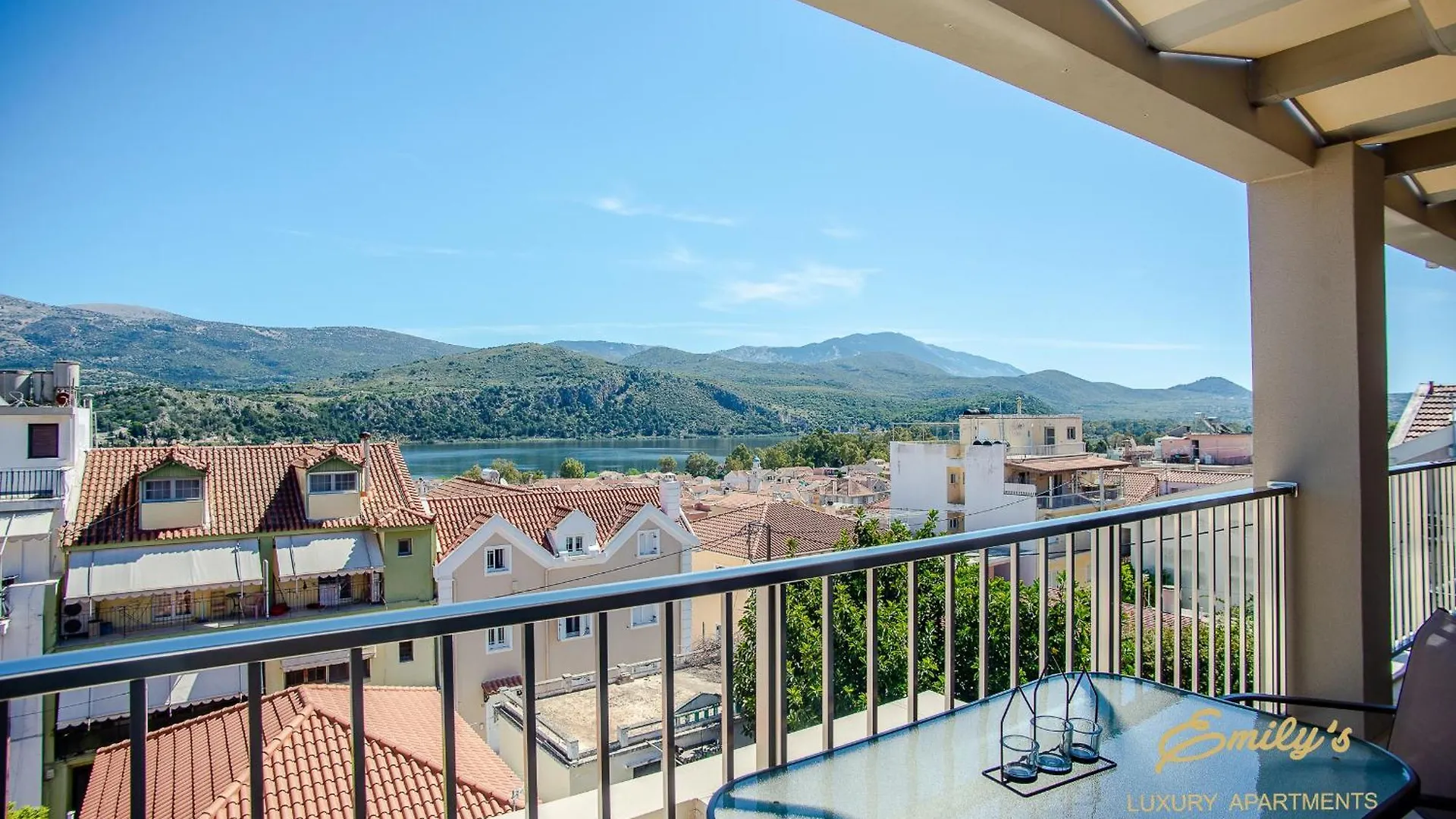 Emily'S Luxury Apartments Αργοστόλι 0*,