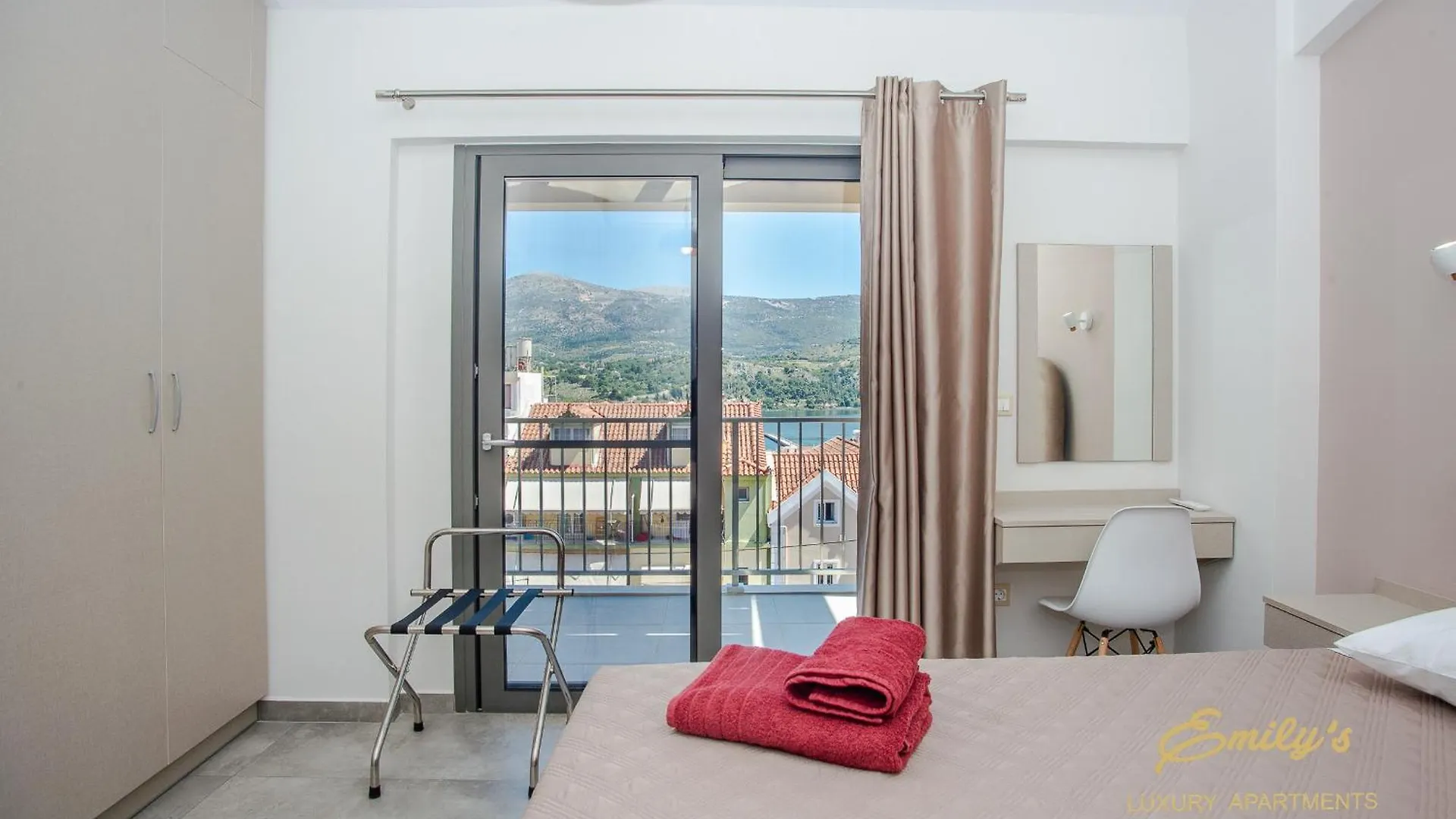 Emily'S Luxury Apartments Αργοστόλι