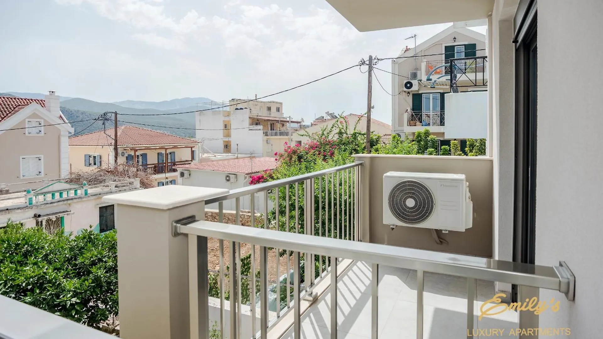 Emily'S Luxury Apartments Αργοστόλι