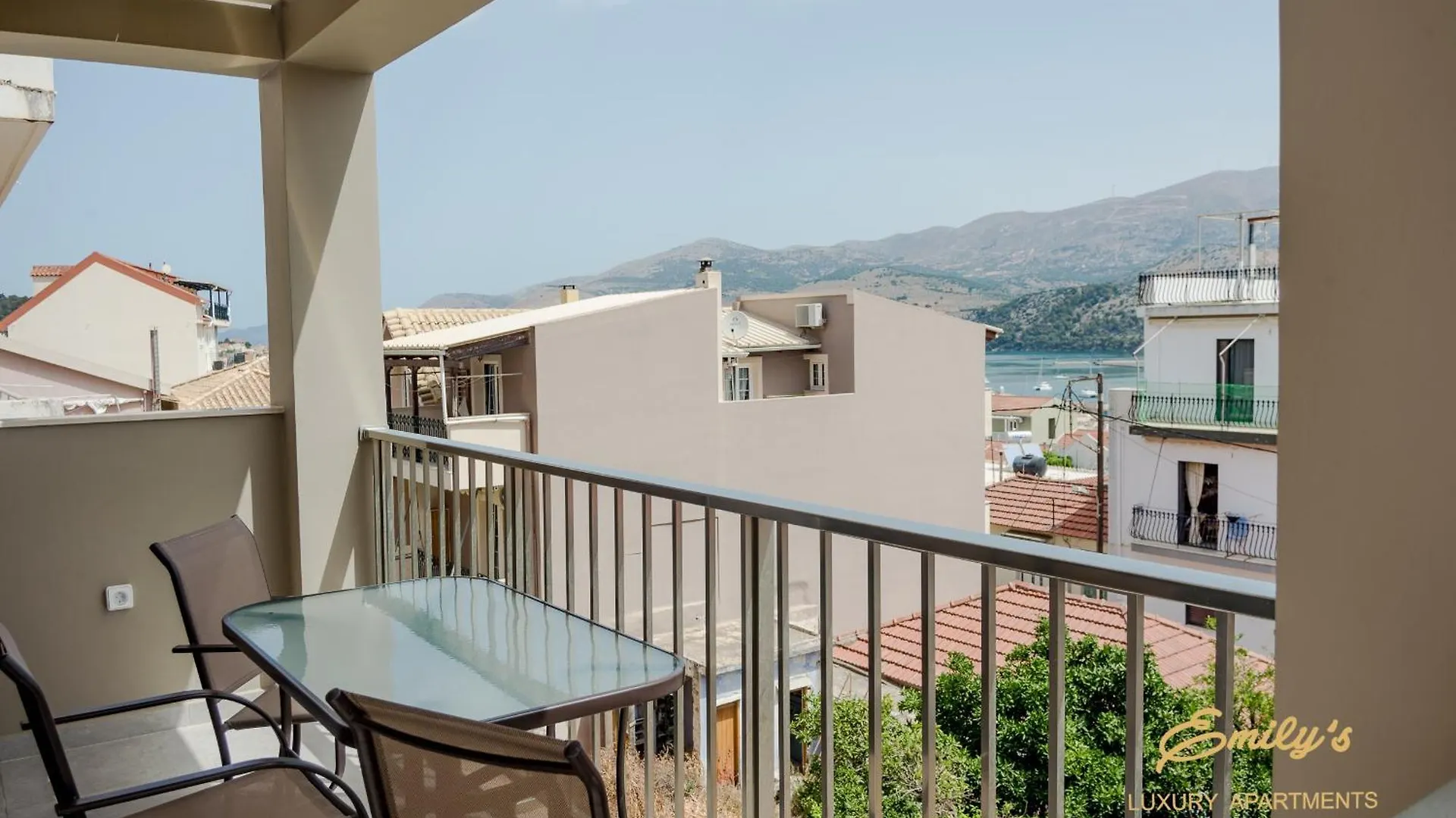 Emily'S Luxury Apartments Αργοστόλι