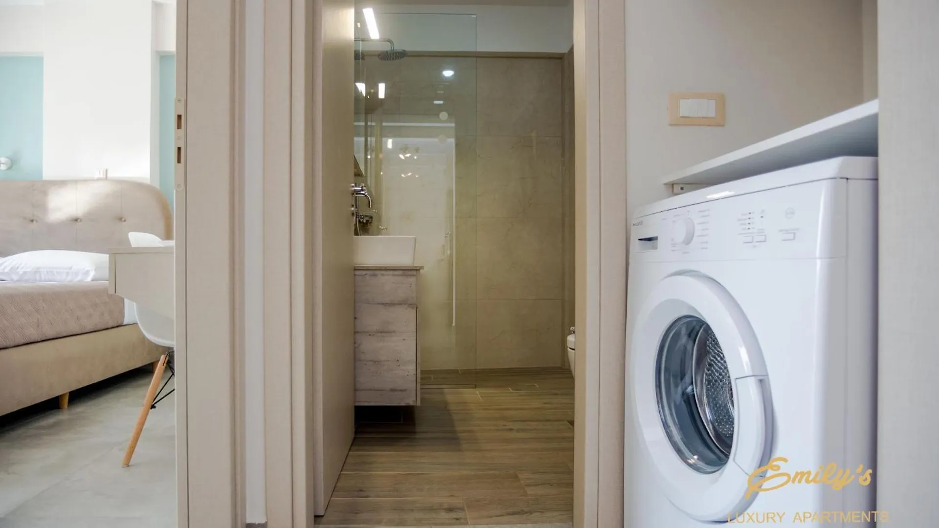 Emily'S Luxury Apartments Αργοστόλι 0*,